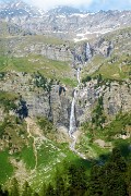 89 Numerose cascate di acque discendenti dai monti